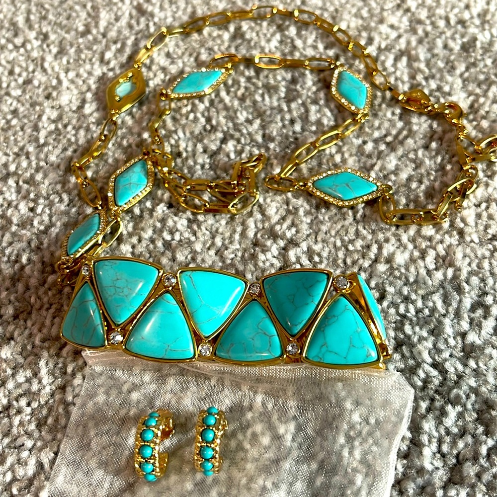 Turquoise necklace, bracelet and earrings set, new without tag